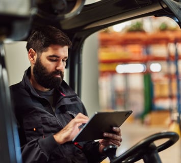 An employee using a tablet to see the information o a specific key