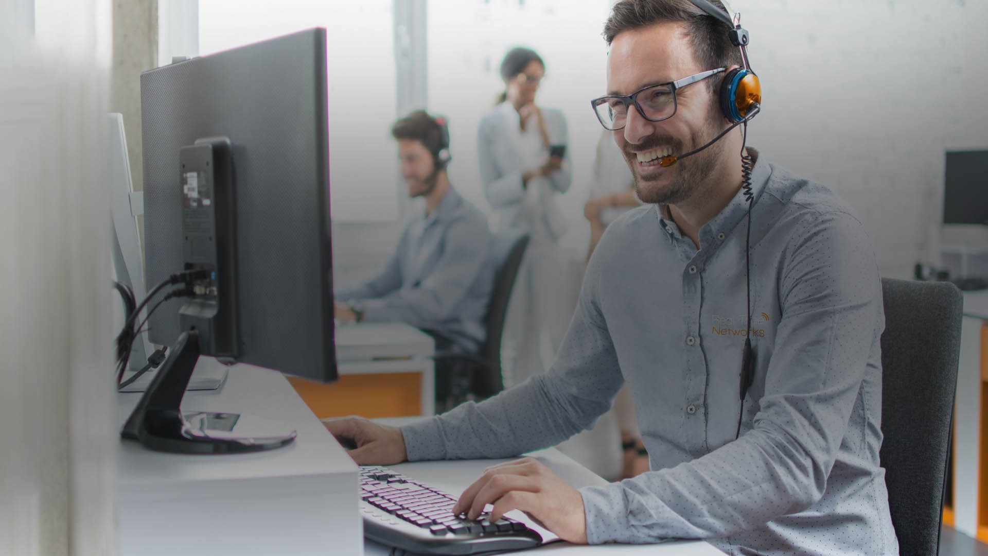 Customer Service and Support Agent Helping Configure a KeyTracer Key Management System