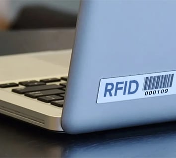 Laptop with RFID asset tag for real-time tracking and theft prevention in smart locker systems