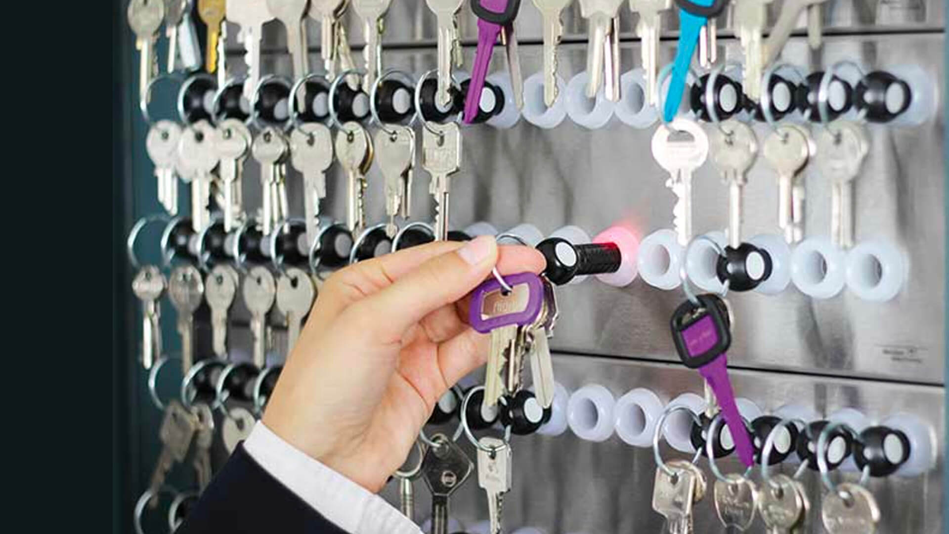 KeyTracer RFID-enabled Key Cabinet for Key Management