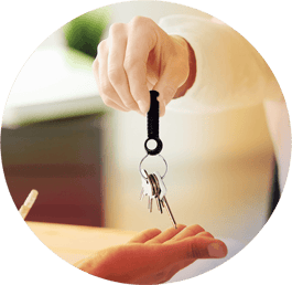 Handing over keys with a key tracker
