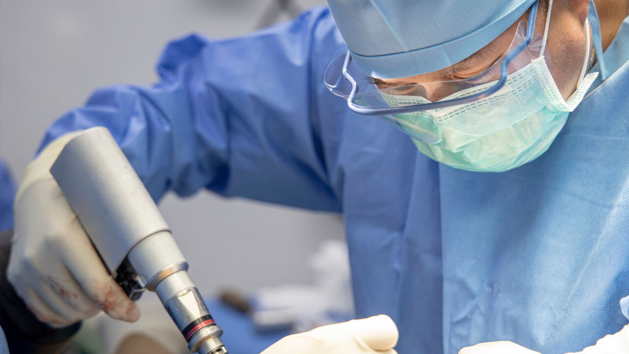 Surgeon using a surgical drill