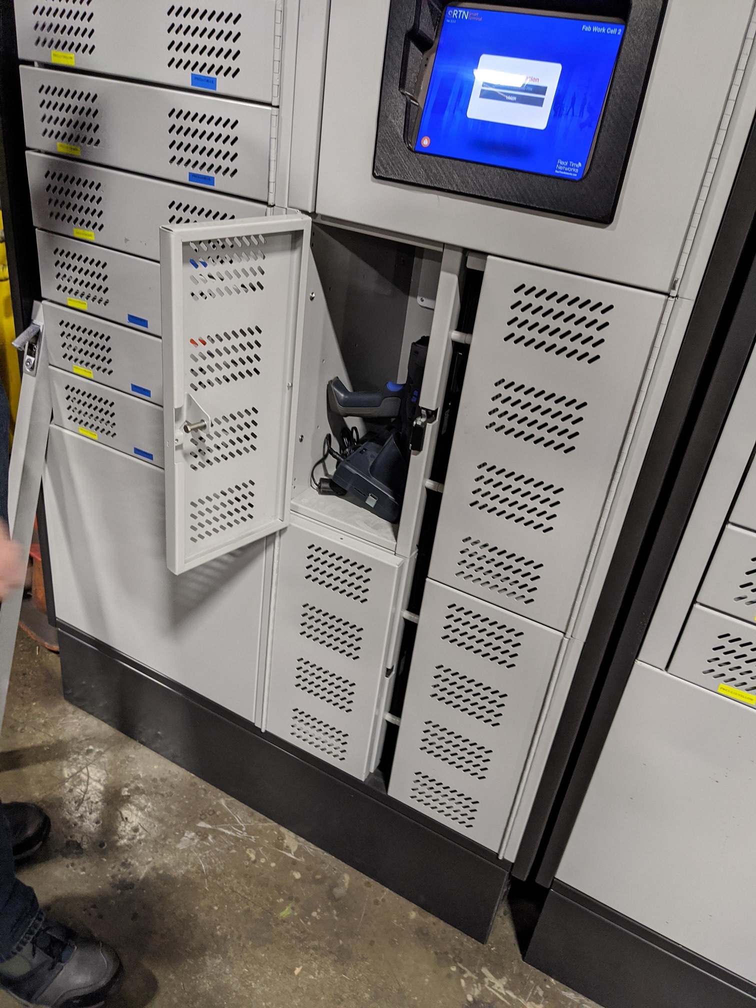 smart-lockers-scanners